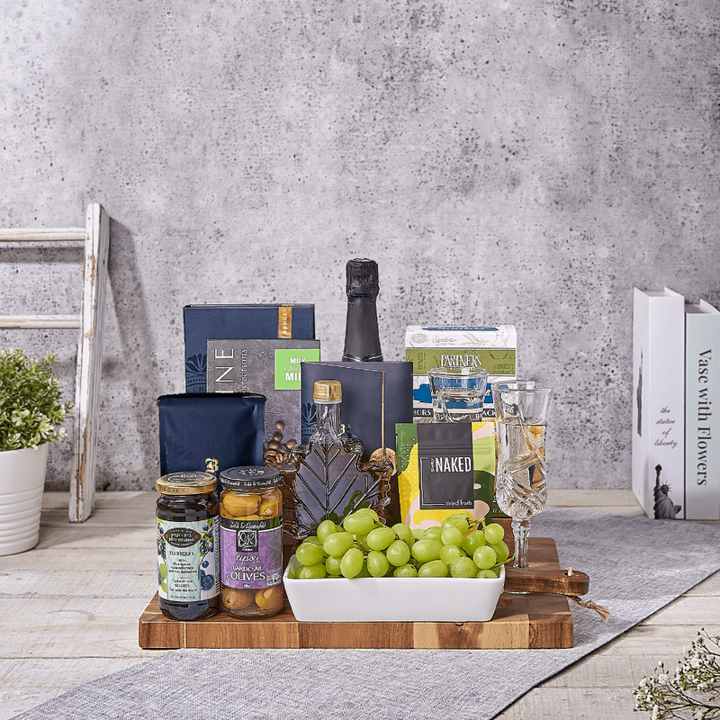 Kosher Feast with Champagne, kosher gift, kosher, champagne gift, champagne, sparkling wine gift, sparkling wine, fruit gift, fruit, Canada delivery