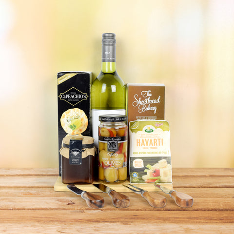 Kosher Wine & Cheese Snack Basket, wine gift baskets, kosher gift baskets, gourmet gift baskets, gift baskets, Jewish holiday gift baskets, Purim gift baskets, Shabbat gift baskets, Passover gift baskets